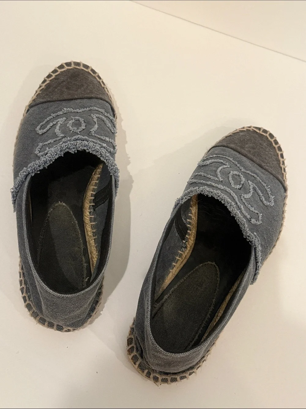 CHANEL Gray  Blue Denim CC Espadrille Flats sz 41
